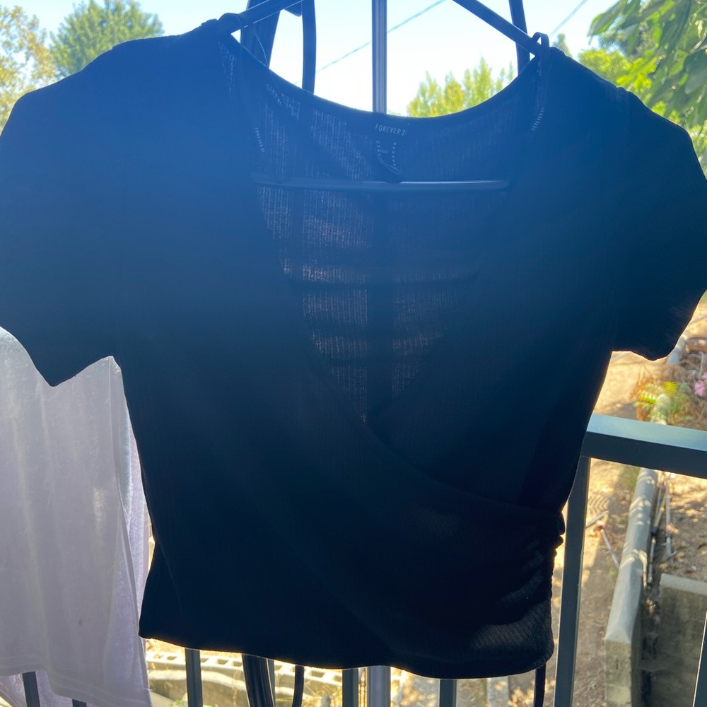 Black Wrap t shirt that scrunches on the the side